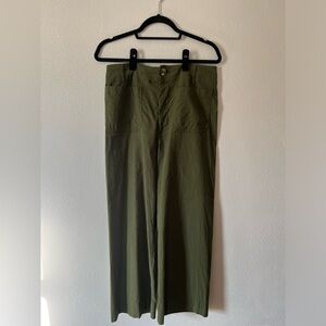 The Collette cropped pant by Maeve from Anthropologie in Holly green